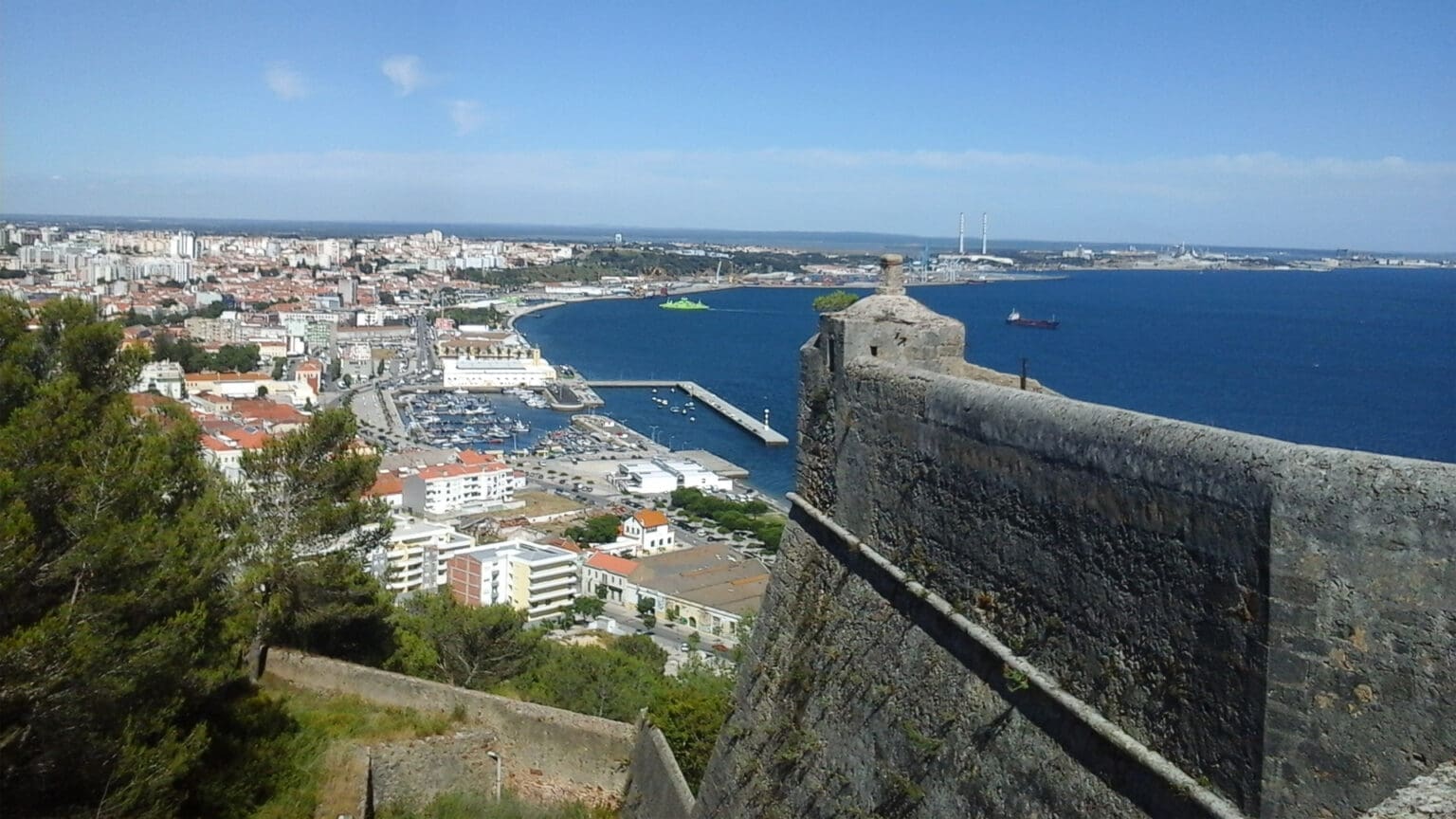 Descubra a Beleza de Setúbal em Roteiros Pedestres Audioguiados