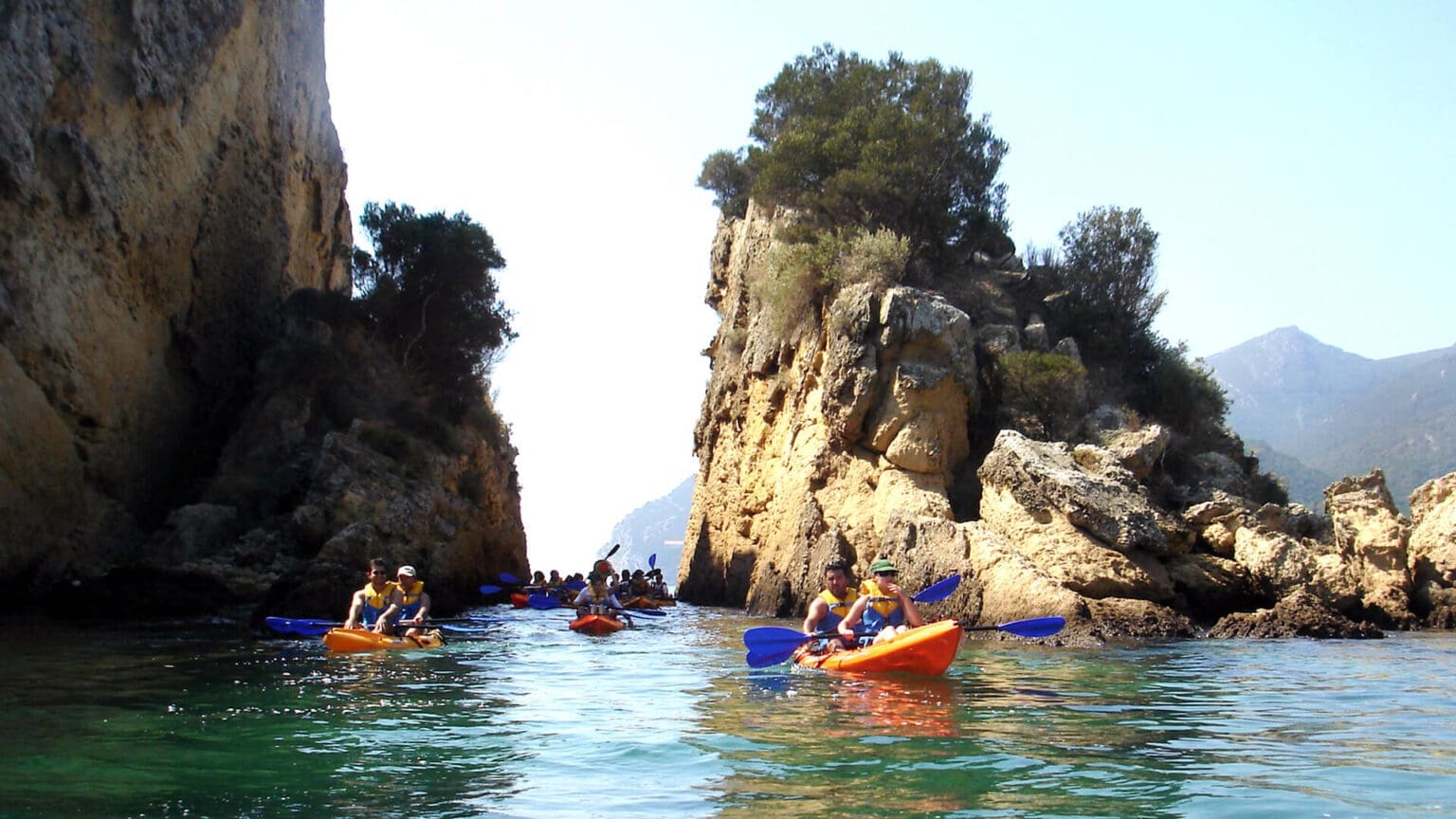 Explorando o Encanto Natural: Caminhada com Canoagem pelo Parque da Arrábida