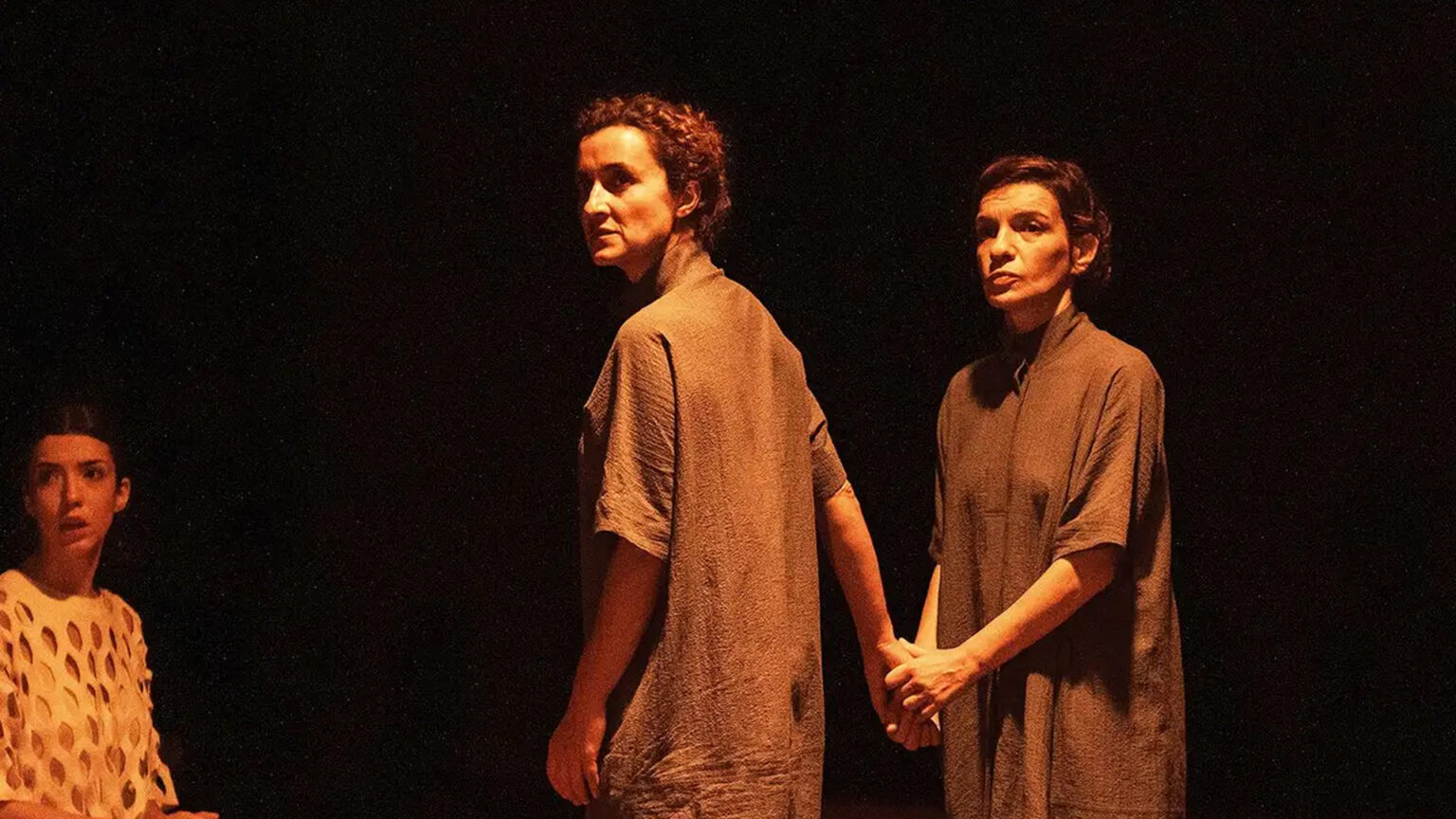 “Prometeu/Artaud”: Uma Reflexão Teatral sobre Poder e Criação em Almada