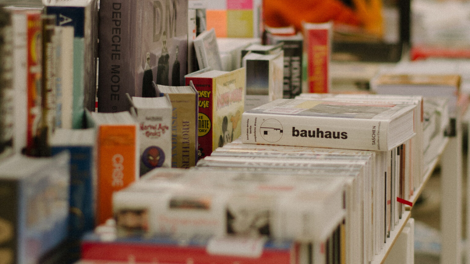 Feira do Livro Desalinhado: O Encontro da Literatura e da Reflexão Cultural em Setúbal