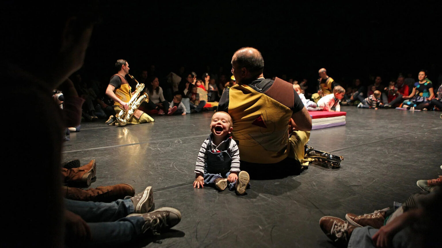 Leve os mais pequenos a esta sessão de música para bebés em Setúbal